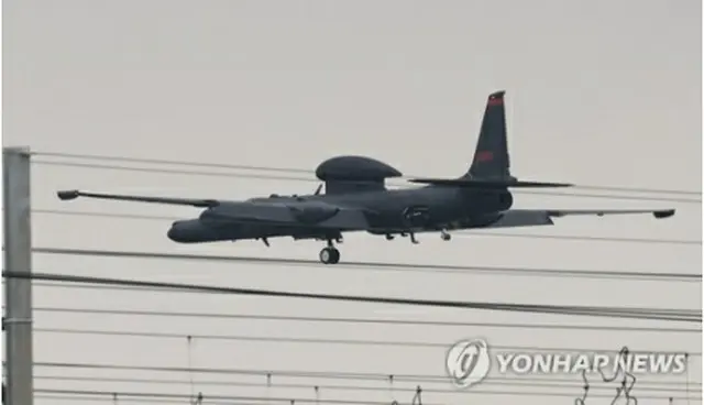 ３０日、ソウル近郊の京畿道平沢市にある烏山空軍基地に着陸する米空軍の高高度偵察機Ｕ２Ｓ＝（聯合ニュース）