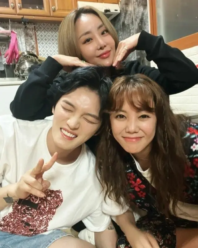 女優コ・ウナ、ジェジュン＆ナルシャ（Brown Eyed Girls）と親友3ショット…「こんなに楽しいとは…」（画像提供:wowkorea）