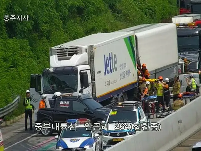 中部内陸高速道路で貨物トラック・バスの4台がからむ事故...1人死亡・高校生20人負傷＝韓国（画像提供:wowkorea）