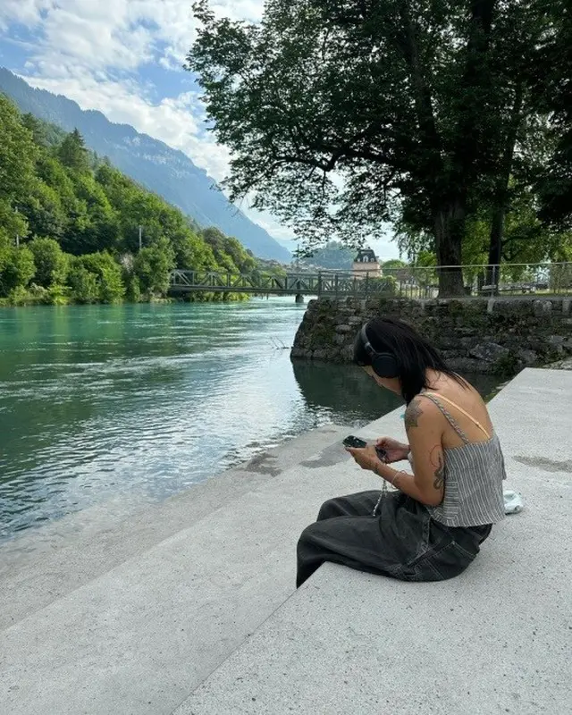 イ・ヒョリ＆イ・サンスン夫婦、スイス旅行の近況…タトゥーを大胆に見せたヒップなお姉さん（画像提供:wowkorea）