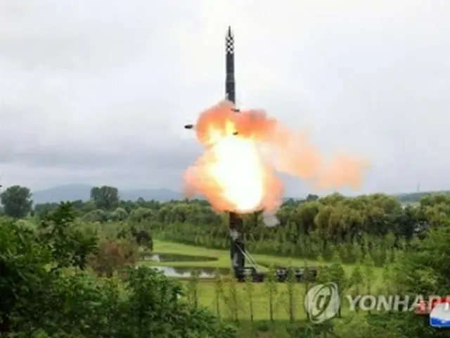 北朝鮮の朝鮮中央通信が13日に掲載したICBM「火星18」の発射写真＝（朝鮮中央通信＝聯合ニュース）