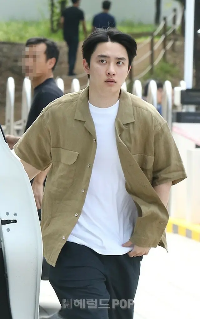 【フォト】「EXO」D.O.、軽快な足取りで登場（画像提供:wowkorea）