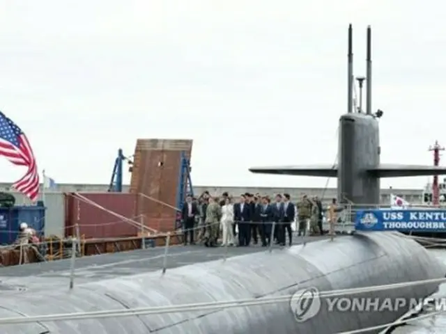 釜山に入港した米軍の戦略原子力潜水艦（ＳＳＢＮ）「ケンタッキー」（大統領室提供）＝（聯合ニュース）≪転載・転用禁止≫