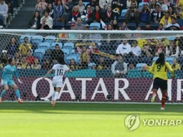 韓国代表は前半、コロンビアを相手に連続失点を喫した＝25日、シドニー（聯合ニュース）