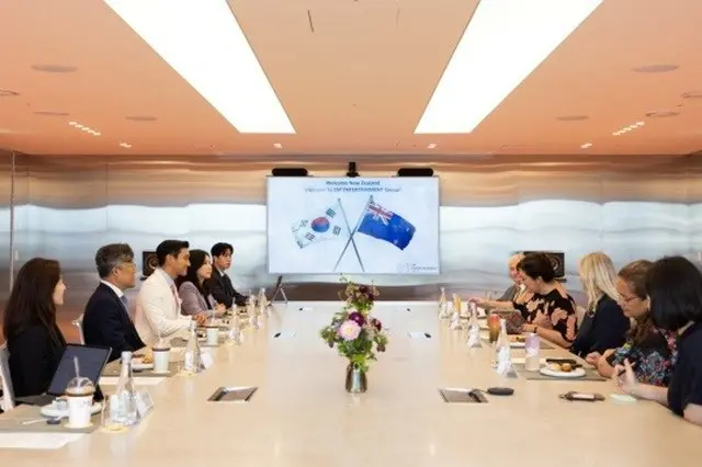 韓国を訪問したニュージーランドのDame Cindy Kiro（デイム・シンディ・キロ）総督がSMエンタテインメント社屋を訪問した。（画像提供:wowkorea）
