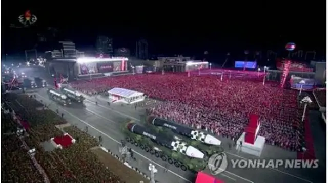 今年２月８日、朝鮮人民軍の正規軍創設を祝う「建軍節」７５周年の閲兵式に登場したＩＣＢＭ「火星１７」（北朝鮮・朝鮮中央テレビの映像より）＝（聯合ニュース）≪転載・転用禁止≫