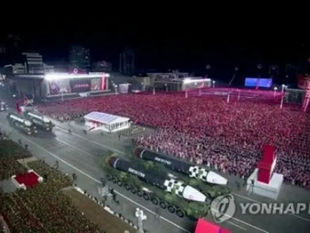 今年２月８日、朝鮮人民軍の正規軍創設を祝う「建軍節」７５周年の閲兵式に登場したＩＣＢＭ「火星１７」（北朝鮮・朝鮮中央テレビの映像より）＝（聯合ニュース）≪転載・転用禁止≫