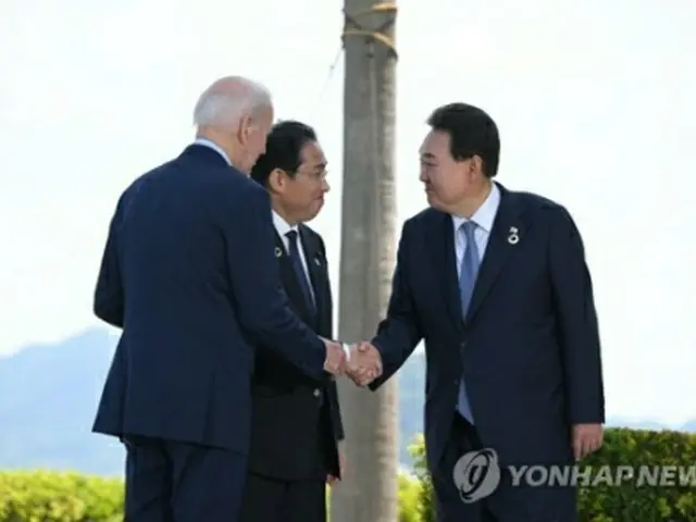 ５月２１日に日本の広島で会談した（右から）尹大統領と岸田首相、バイデン大統領＝（聯合ニュース）