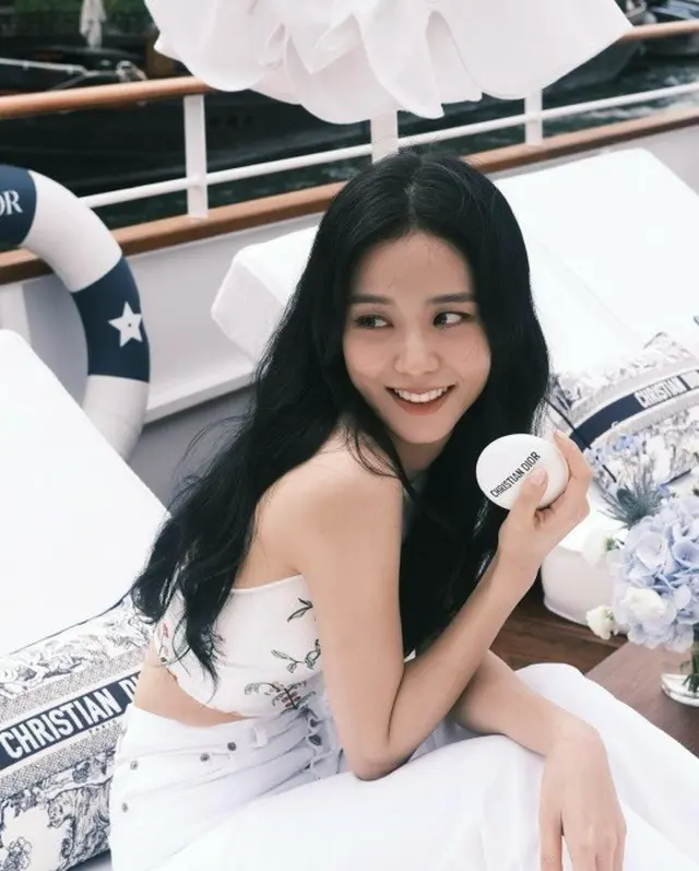 “アン・ボヒョンと熱愛中”「BLACKPINK」JISOO、独歩的な美貌…さらに愛らしくなった近況を公開2（画像提供:wowkorea）