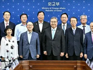 韓国外相「脱北者の強制送還に反対」　北朝鮮人権団体と面会