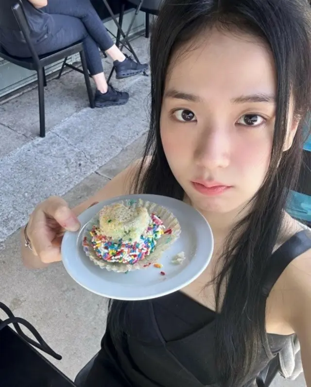 JISOO（BLACKPINK）、アン・ボヒョンも惚れ直す？…あふれる清純美