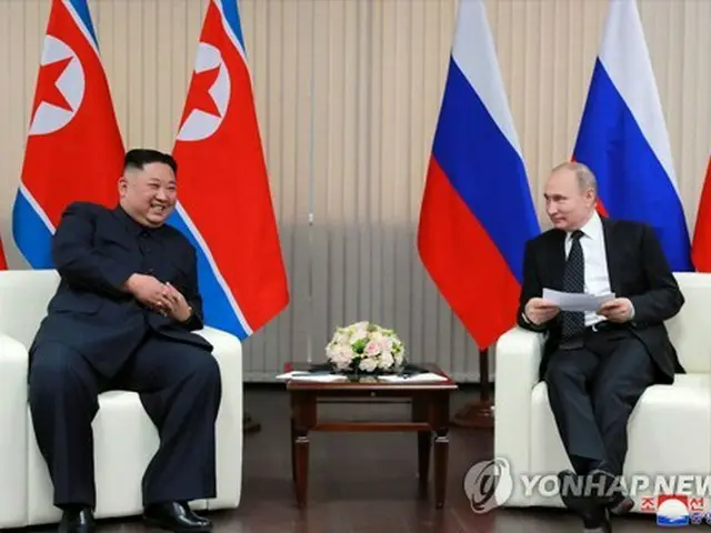 ２０１９年に会談した金正恩氏（左）とプーチン氏（資料写真）＝（聯合ニュース）