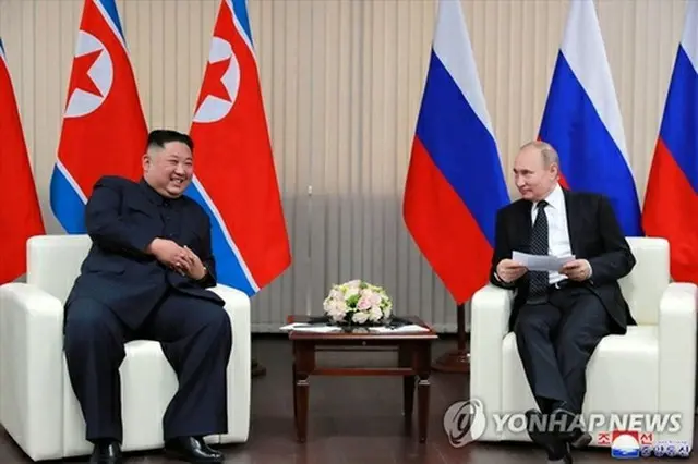 ２０１９年に会談した金正恩氏（左）とプーチン氏（資料写真）＝（聯合ニュース）