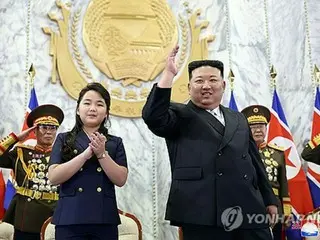 北朝鮮で建国７５年記念の軍事パレード　金正恩氏は娘と出席