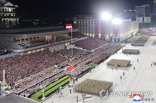 北朝鮮の平壌で行われた民防衛武力閲兵式＝（朝鮮中央通信＝聯合ニュース）≪転載・転用禁止≫