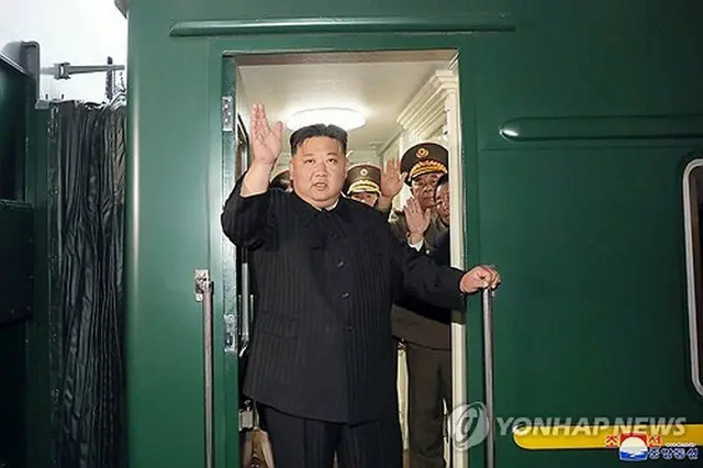 北朝鮮の朝鮮中央通信は１２日、金正恩氏がロシアを訪問するため１０日午後に専用列車で平壌を出発したと報じ、出発の際の写真を公開した＝（朝鮮中央通信＝聯合ニュース）≪転載・転用禁止≫