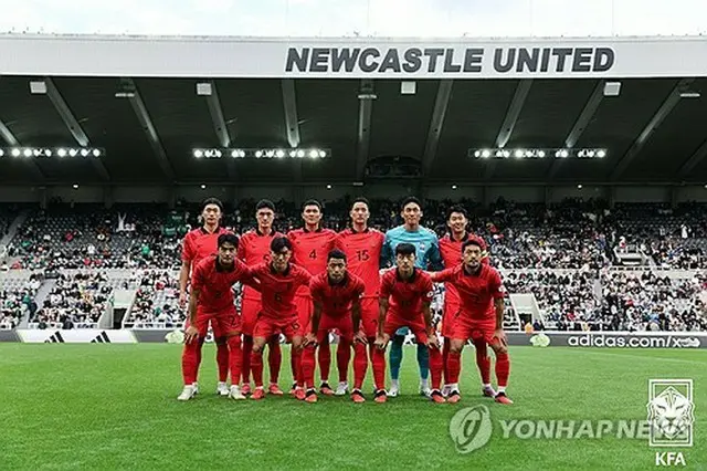 ９月１３日、サウジアラビアとの試合前、記念撮影する韓国代表（大韓サッカー協会提供）＝（聯合ニュース）≪転載・転用禁止≫