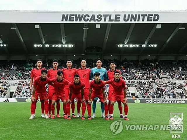 ９月１３日、サウジアラビアとの試合前、記念撮影する韓国代表（大韓サッカー協会提供）＝（聯合ニュース）≪転載・転用禁止≫