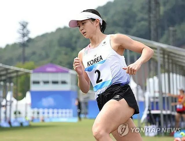 近代五種の女子個人決勝で銀メダルを獲得した金善祐＝２４日、杭州（聯合ニュース）