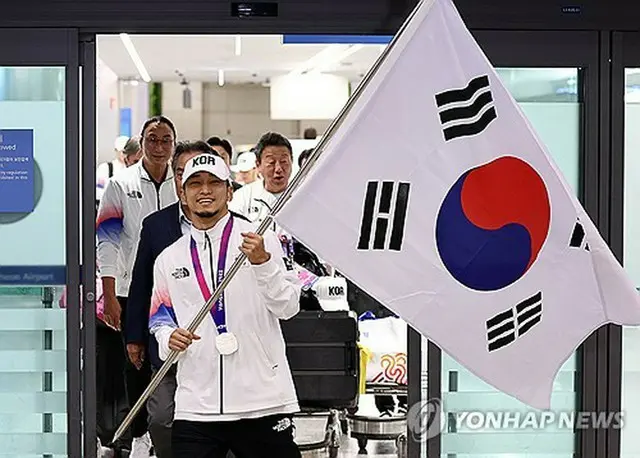 仁川国際空港から帰国した韓国選手団の本陣＝９日、仁川（聯合ニュース）