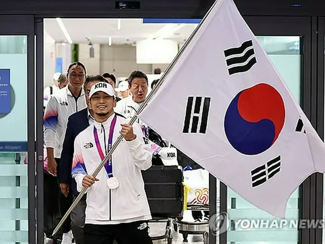 仁川国際空港から帰国した韓国選手団の本陣＝９日、仁川（聯合ニュース）