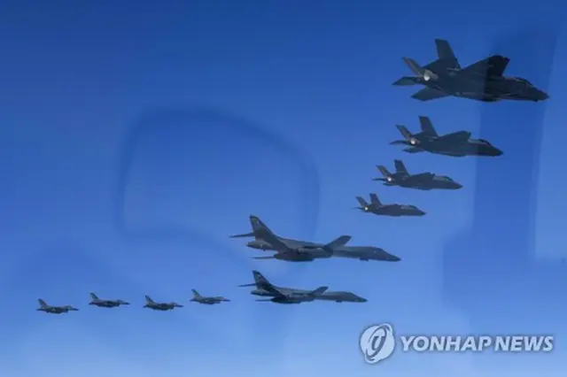 ２月、韓国上空で実施された韓米の合同空中訓練（韓国軍合同参謀本部提供）＝（聯合ニュース）≪転載・転用禁止≫