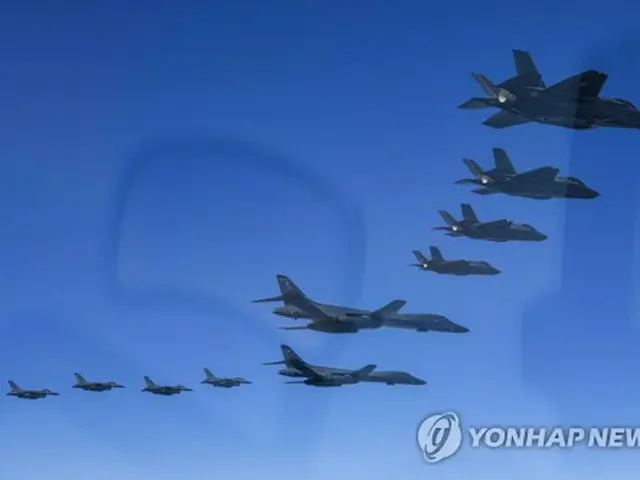 ２月、韓国上空で実施された韓米の合同空中訓練（韓国軍合同参謀本部提供）＝（聯合ニュース）≪転載・転用禁止≫