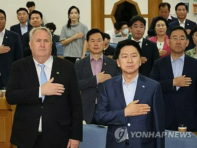 韓国与党「国民の力」の金代表（右）と革新委員長に任命された印氏（資料写真）＝（聯合ニュース）