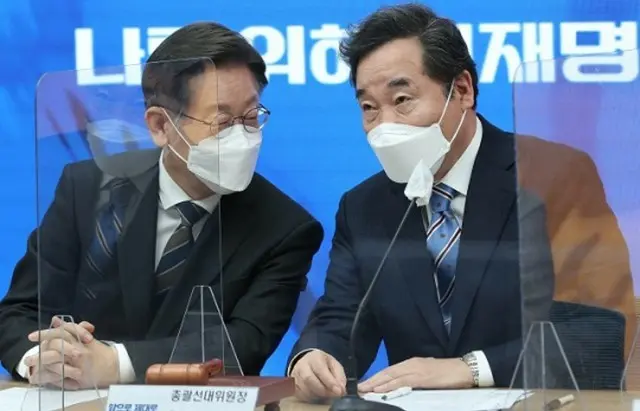 李在明共に民主党代表（左）と李洛淵共に民主党前代表（右）