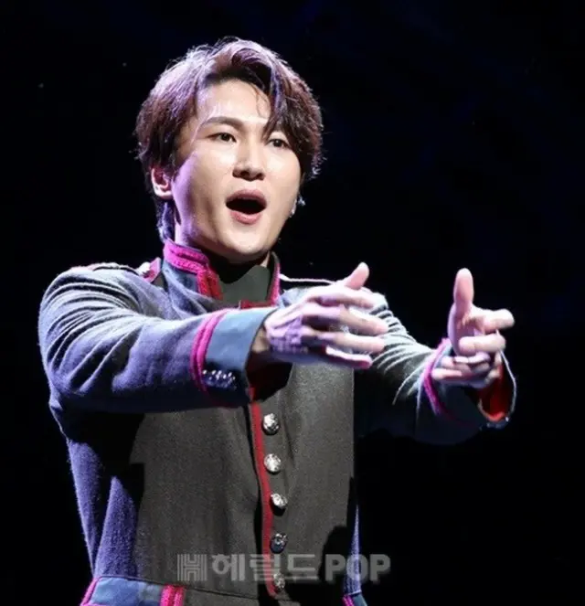 「SUPER JUNIOR」キュヒョンが負傷した凶器事件、ターゲットは俳優パク・ウンテだったと判明…“絶対的な安定が必要な状態”