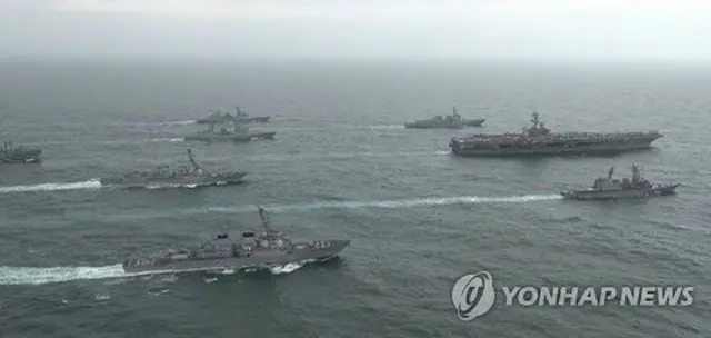 ４月４日、韓米日が韓国南部・済州島南方の公海上で海上訓練を実施した（海軍提供）＝（聯合ニュース）≪転載・転用禁止≫