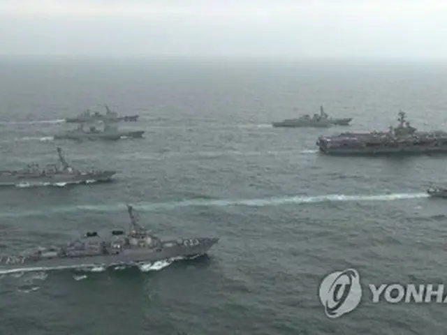 ４月４日、韓米日が韓国南部・済州島南方の公海上で海上訓練を実施した（海軍提供）＝（聯合ニュース）≪転載・転用禁止≫