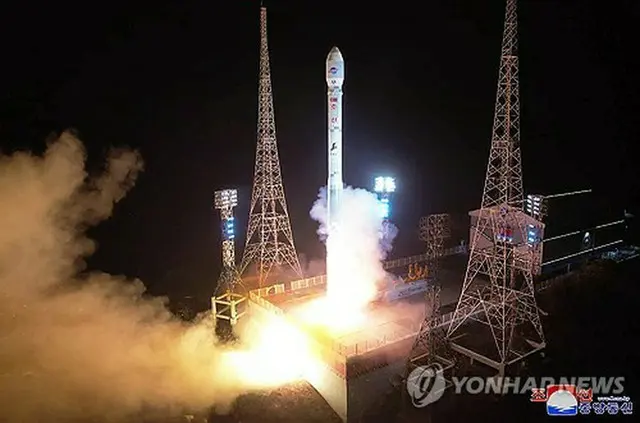 北朝鮮は先月、軍事偵察衛星「万里鏡１号」を搭載した新型運搬ロケット「千里馬１型」の打ち上げに成功したと発表した＝（朝鮮中央通信＝聯合ニュース）≪転載・転用禁止≫