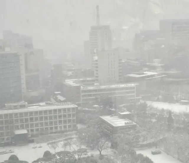 ソウルで積雪9センチ、衝突事故・交通規制相次ぎ…緊急勤務1段階＝韓国