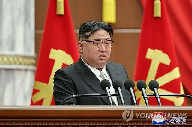 北朝鮮の朝鮮中央通信は３１日、２６日から開催していた朝鮮労働党中央委員会総会が３０日に閉会したと伝えた。会議に出席していた金正恩（キム・ジョンウン）国務委員長（党総書記、写真）は最終日の３０日に２０２４年に軍事偵察衛星を新たに３基打ち上げる方針を示したという＝（朝鮮中央通信＝聯合ニュース）≪転載・転用禁止≫