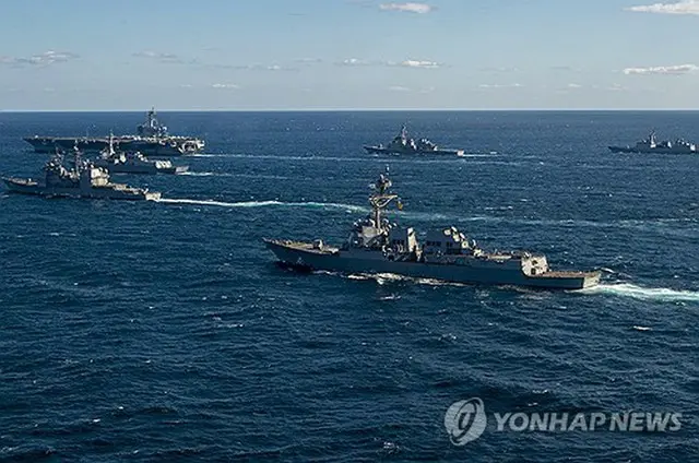 韓国海軍と米海軍、日本の海上自衛隊は１５日から３日間、韓国南部・済州島南方の公海上で合同訓練を実施した（米海軍提供）＝（聯合ニュース）≪転載・転用禁止≫