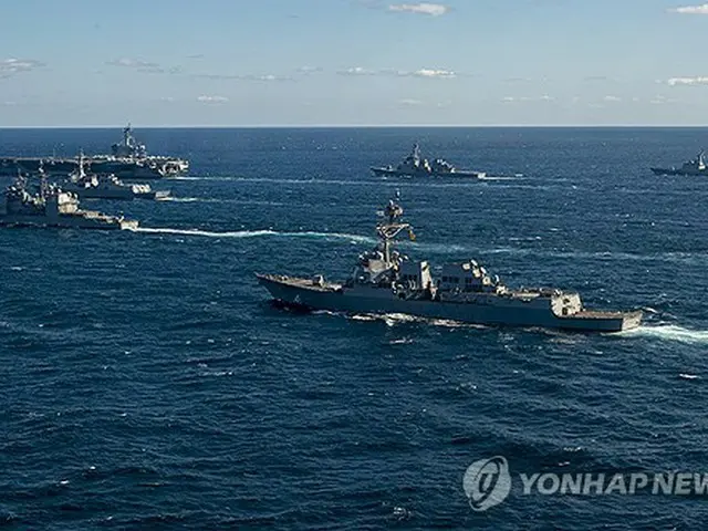 韓国海軍と米海軍、日本の海上自衛隊は１５日から３日間、韓国南部・済州島南方の公海上で合同訓練を実施した（米海軍提供）＝（聯合ニュース）≪転載・転用禁止≫