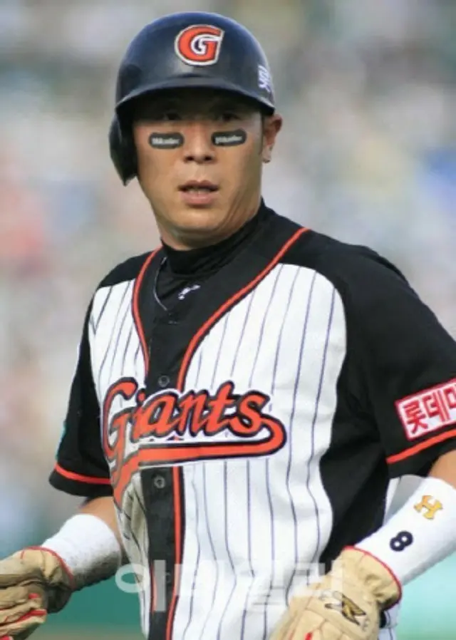 酒の席で初対面の男性をビール瓶で暴行した容疑で立件された元プロ野球選手チョン・スグン（47）氏が今回は妻を暴行した容疑で逮捕された。