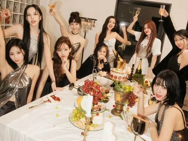 「TWICE」のニューアルバム「With YOU-th」のビジュアルコンセプトがベールを脱いだ。