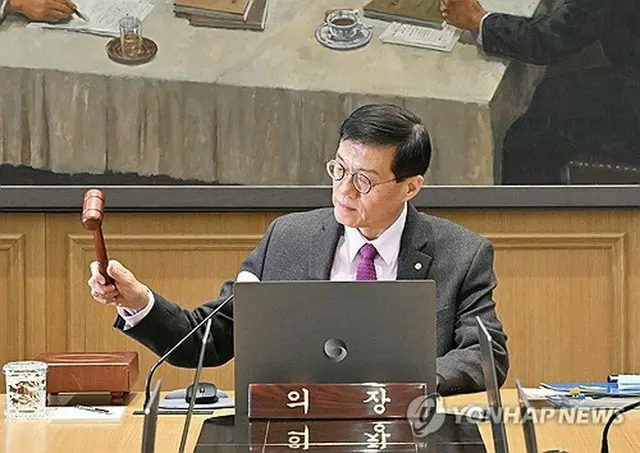 金融通貨委を主宰する韓国銀行の李昌鏞（イ・チャンヨン）総裁（写真共同取材団）＝２２日、ソウル（聯合ニュース）