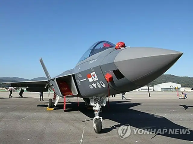 ＫＡＩが量産を目指すＫＦ２１。昨年１０月、韓国の航空宇宙・防衛産業展示会「ソウルＡＤＥＸ２０２３」で披露された（資料写真）＝（聯合ニュース）