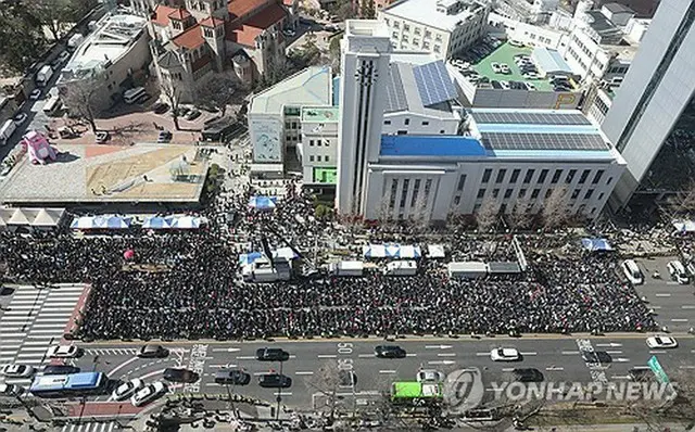 保守系政党「自由統一党」の集会の様子＝１日、ソウル（聯合ニュース）