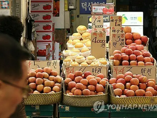 ソウル市内の市場の果物店（資料写真）＝（聯合ニュース）