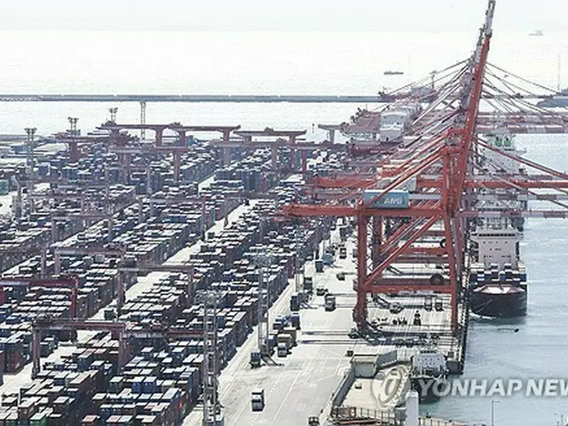 韓国南部の釜山港＝（聯合ニュース）