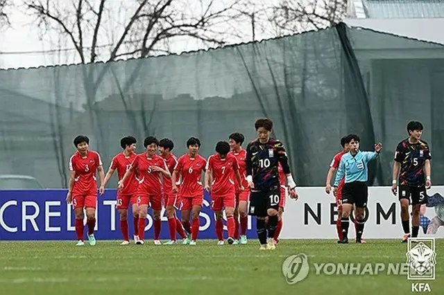 ウズベキスタンのタシケントで１３日に行われたＵ―２０女子アジア・カップ準決勝で、韓国は北朝鮮に０―３で敗れた（大韓サッカー協会提供）＝（聯合ニュース）≪転載・転用禁止≫