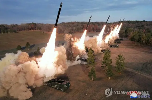 朝鮮中央通信は１９日、軍砲兵部隊が１８日に「超大型放射砲」の射撃訓練を実施したと報じた＝（朝鮮中央通信＝聯合ニュース）≪転載・転用禁止≫