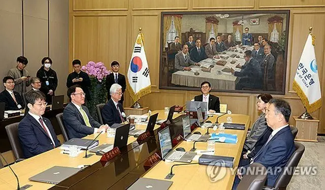 韓国銀行（中央銀行）の金融通貨委員会（写真共同取材団）＝１２日、ソウル（聯合ニュース）