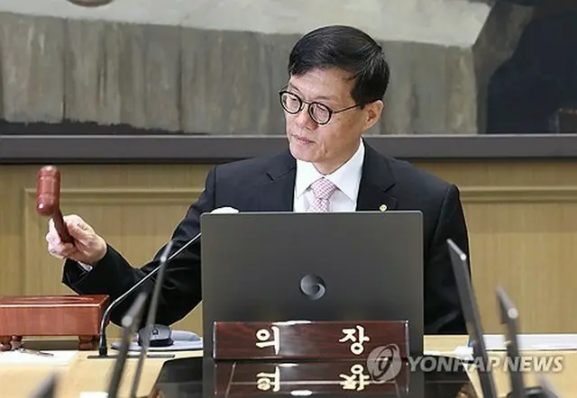 金融通貨委を主宰する韓国銀行の李昌鏞（イ・チャンヨン）総裁（写真共同取材団）＝１２日、ソウル（聯合ニュース）