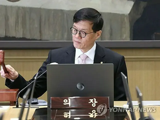 金融通貨委を主宰する韓国銀行の李昌鏞（イ・チャンヨン）総裁（写真共同取材団）＝１２日、ソウル（聯合ニュース）