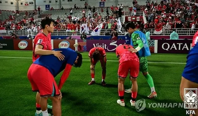 五輪出場を逃し、肩を落とす韓国代表（大韓サッカー協会提供）＝（聯合ニュース）≪転載・転用禁止≫